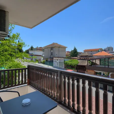 Globus Penzion Kiten (Burgas)