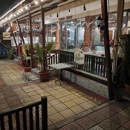 Globus בית הארחה 2*