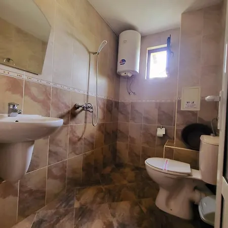 Globus בית הארחה 2*