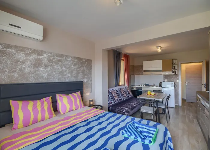 Πανσιόν Globus Kiten (Burgas)