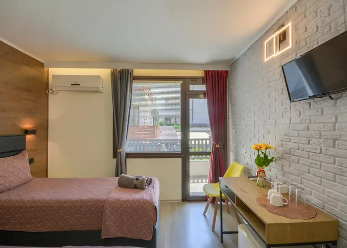 Πανσιόν Globus Kiten (Burgas)